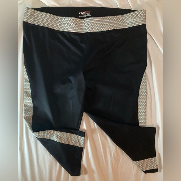 FILA Sport Performance Women’s Athletic Rainbow capris Leggings POCKETS Size XL - Picture 1 of 14